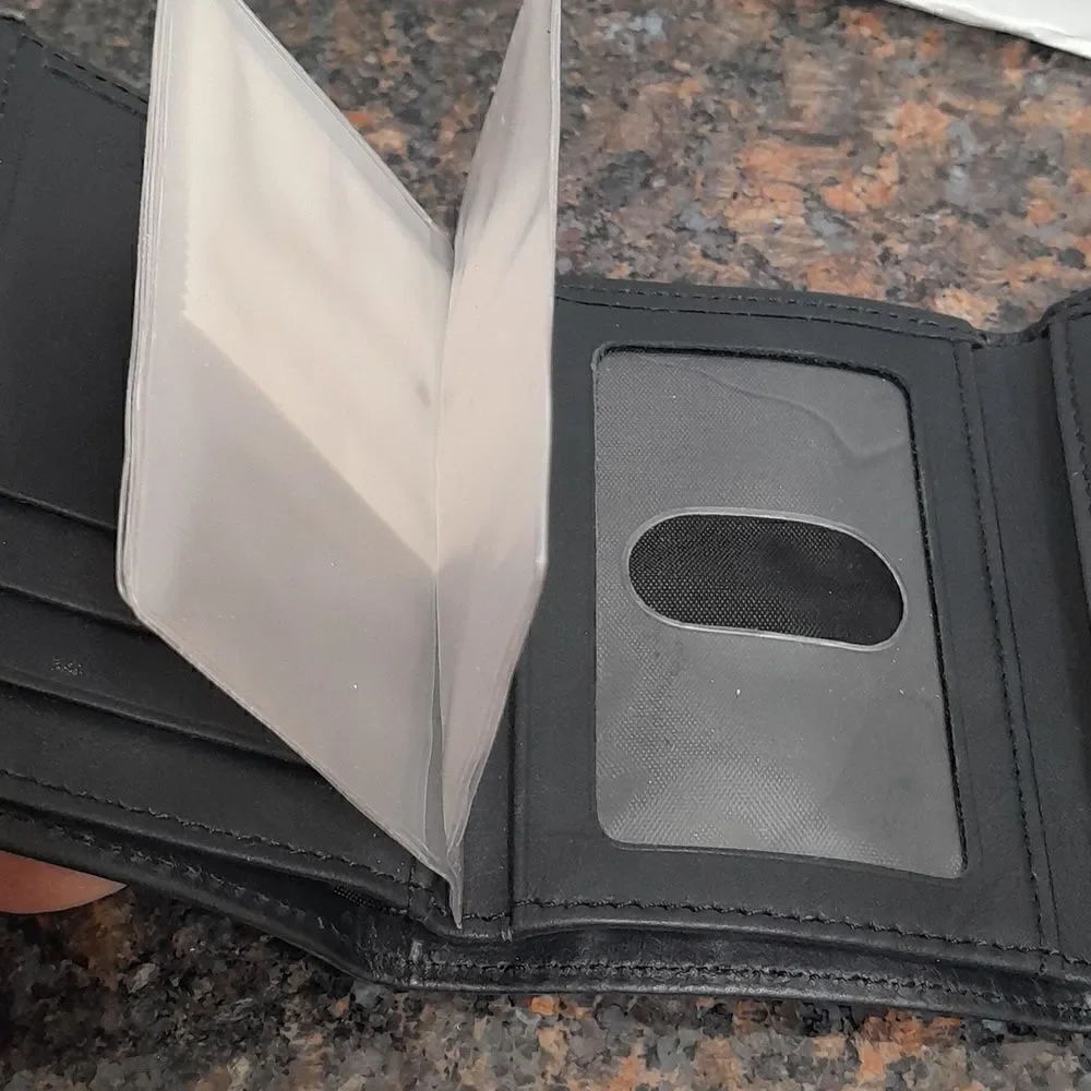 Buxton RFTD Wallet...NWT...